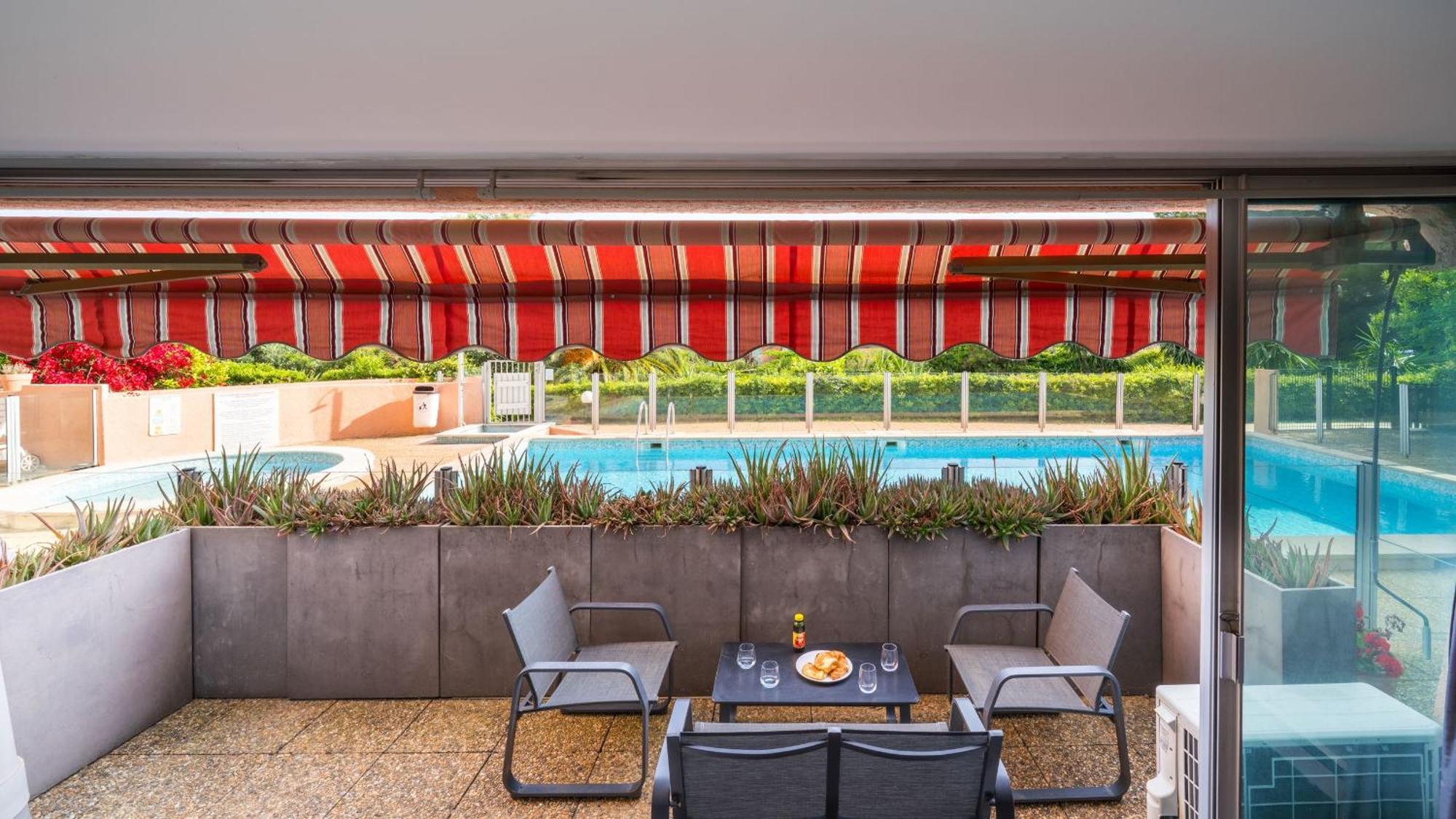 - Avec Terrasse, Vue, Mer, Piscine, Plage, Garage Apartment Cannes