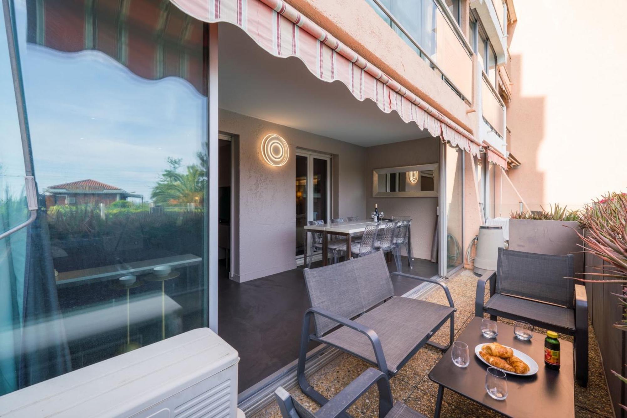 - Avec Terrasse, Vue, Mer, Piscine, Plage, Garage * Cannes