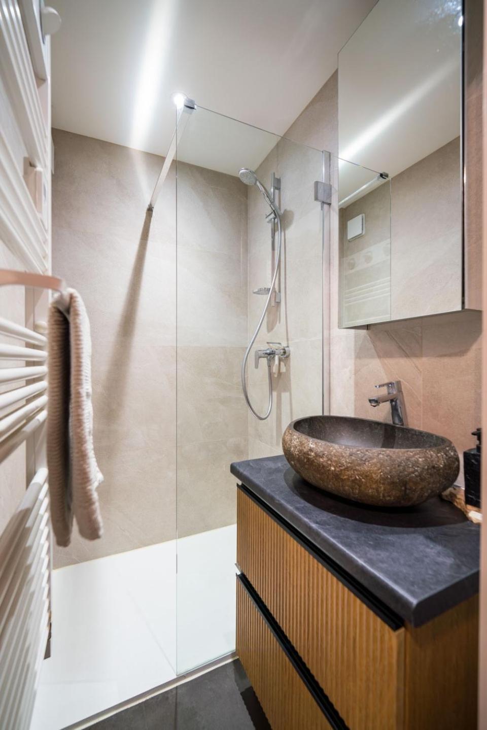 - Avec Terrasse, Vue, Mer, Piscine, Plage, Garage Apartment *